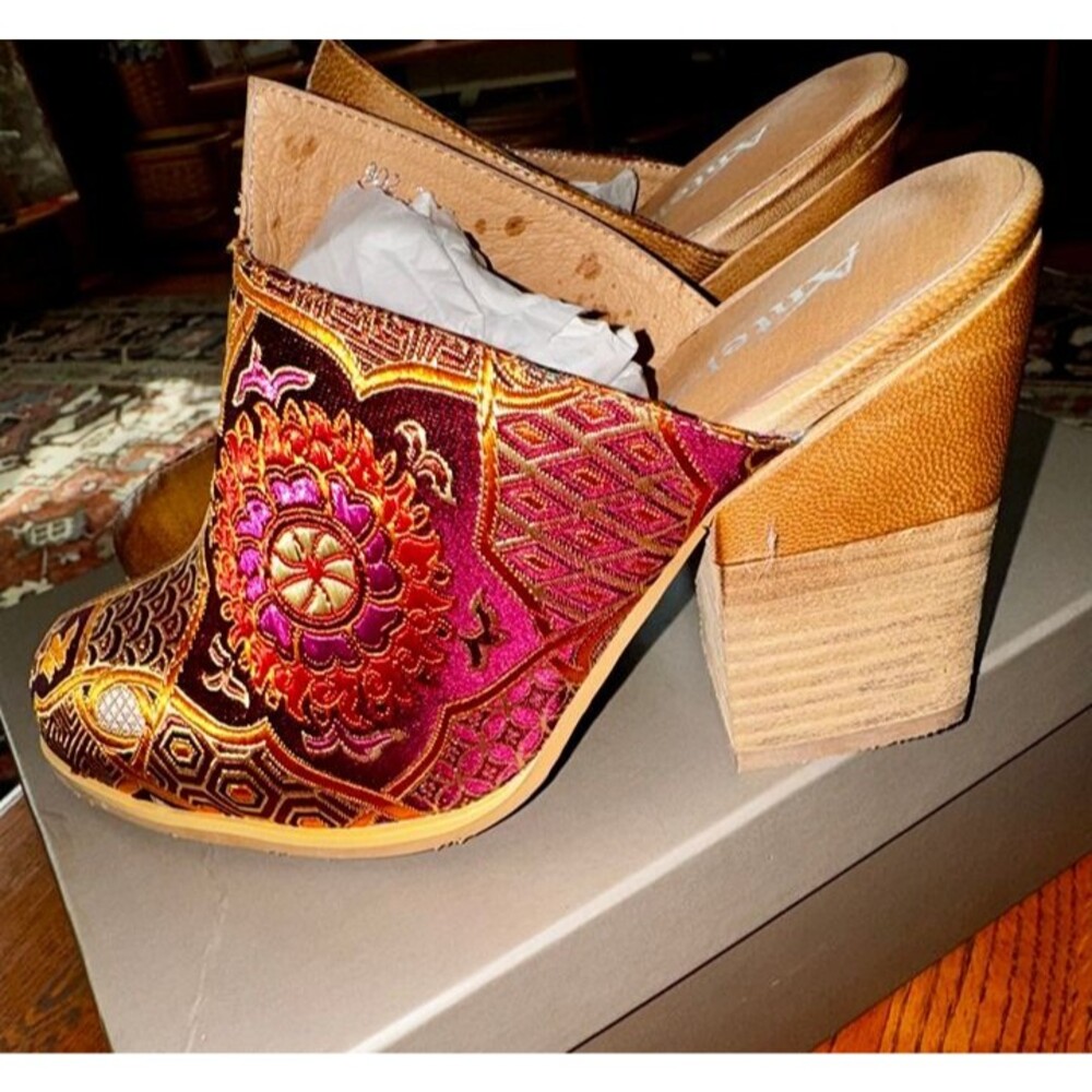 ANTELOPE 902 Half Brocade Mule SZ 8 (38) RT $179